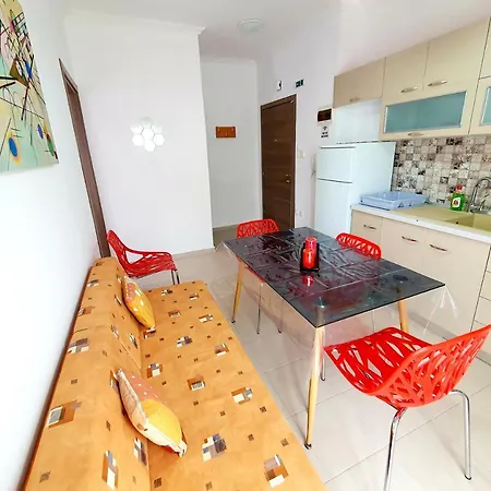 De Lux N2 30M From Sea *