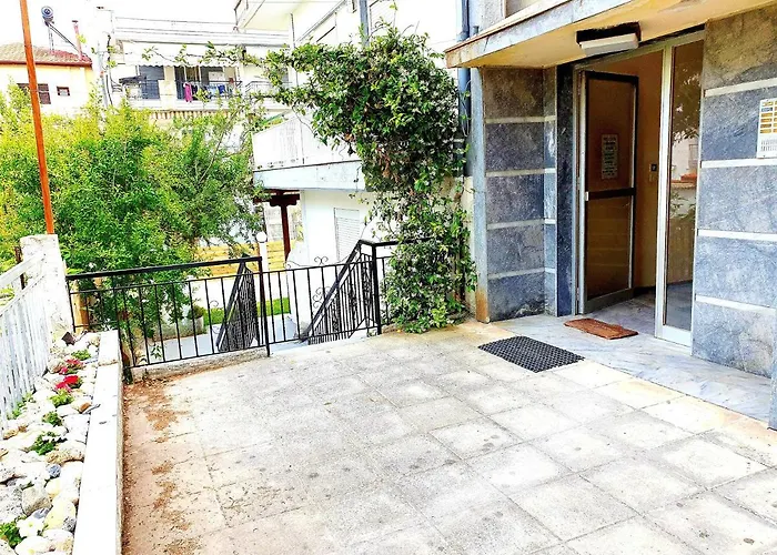 De Lux N2 30M From Sea