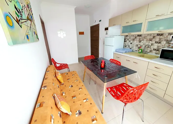 De Lux N2 30M From Sea *